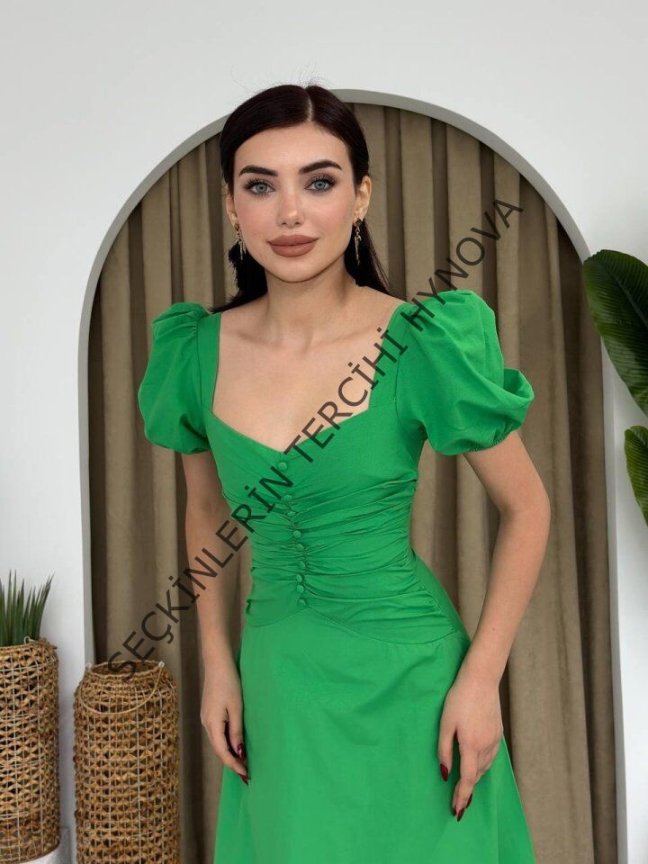 Kare Yaka Düğmeli Elbise