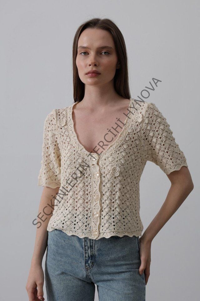 Çiçek Detaylı Düğmeli Triko - Ekru