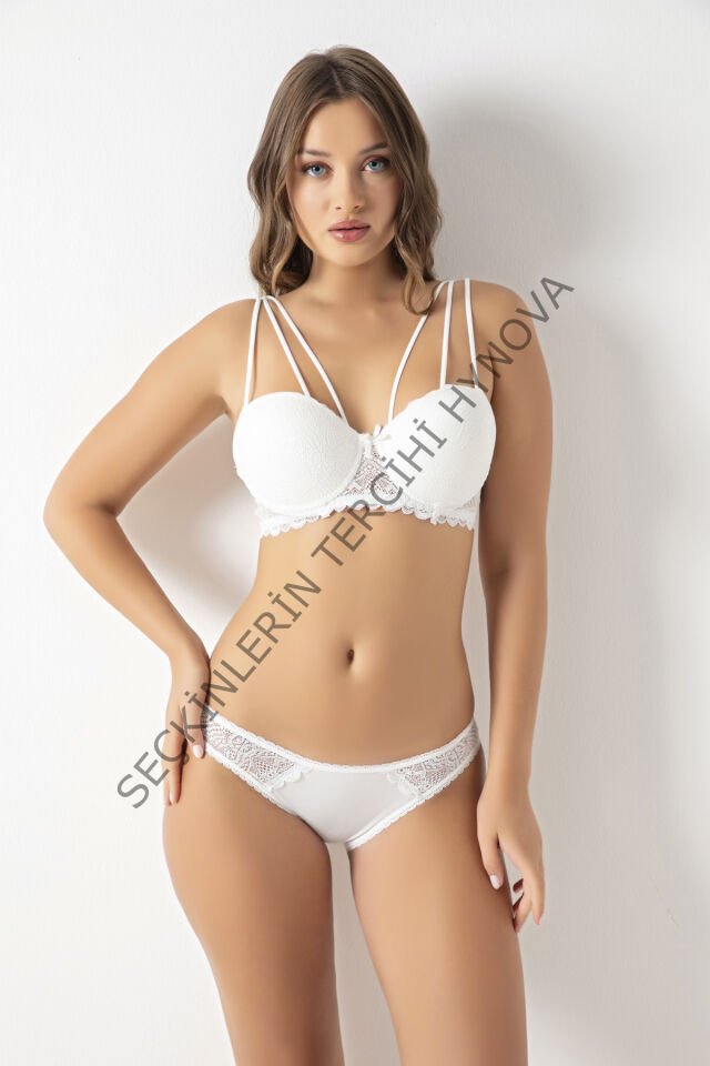 Kadın Beyaz Straplez Push Up Dolgulu Sütyen Külot Takımı – Modern, Konforlu ve Günlük Kombinlere Uygun