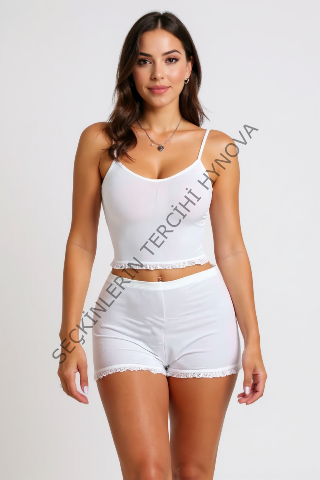 Kadın Beyaz Alt-üst Dantel Detaylı Şortlu Şık Gecelik Takım – Modern, Konforlu ve Günlük Kombinlere Uygun