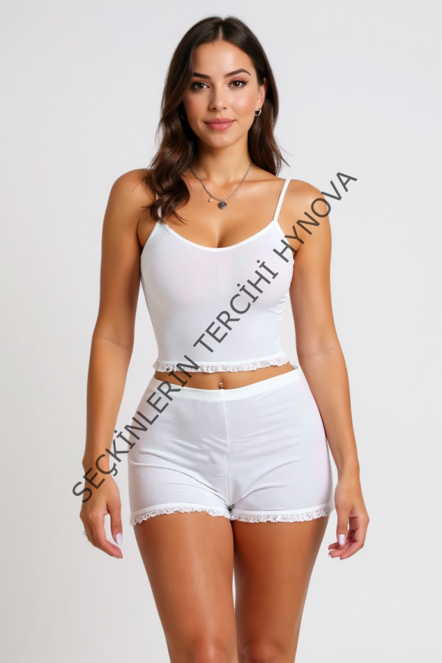 Kadın Beyaz Alt-üst Dantel Detaylı Şortlu Şık Gecelik Takım – Modern, Konforlu ve Günlük Kombinlere Uygun