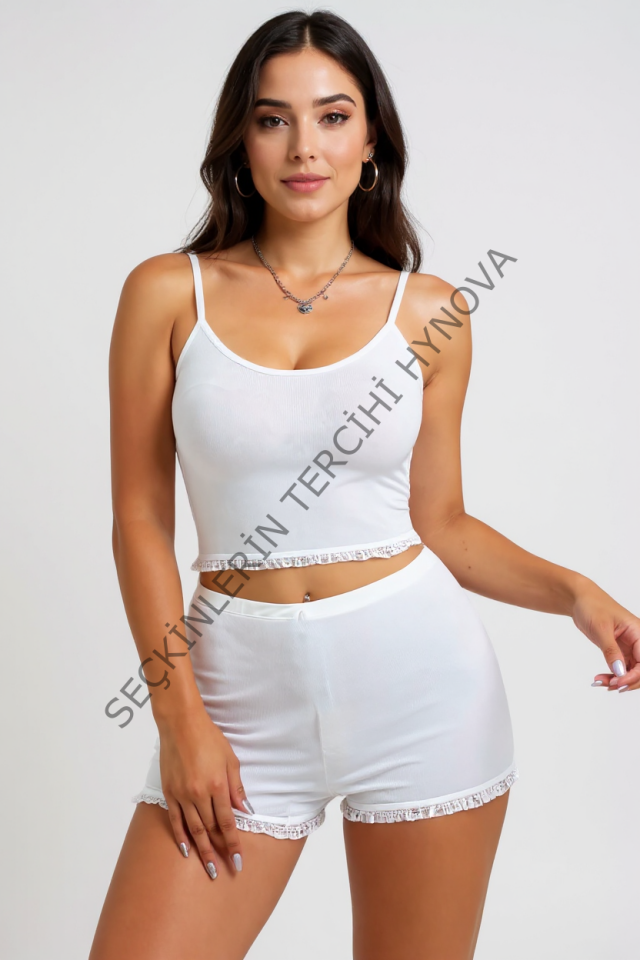 Kadın Beyaz Alt-üst Dantel Detaylı Şortlu Şık Gecelik Takım – Modern, Konforlu ve Günlük Kombinlere Uygun