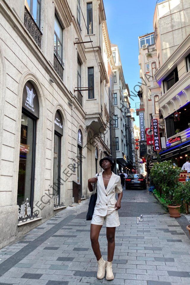 Bej Ceket Ve Şort Takım