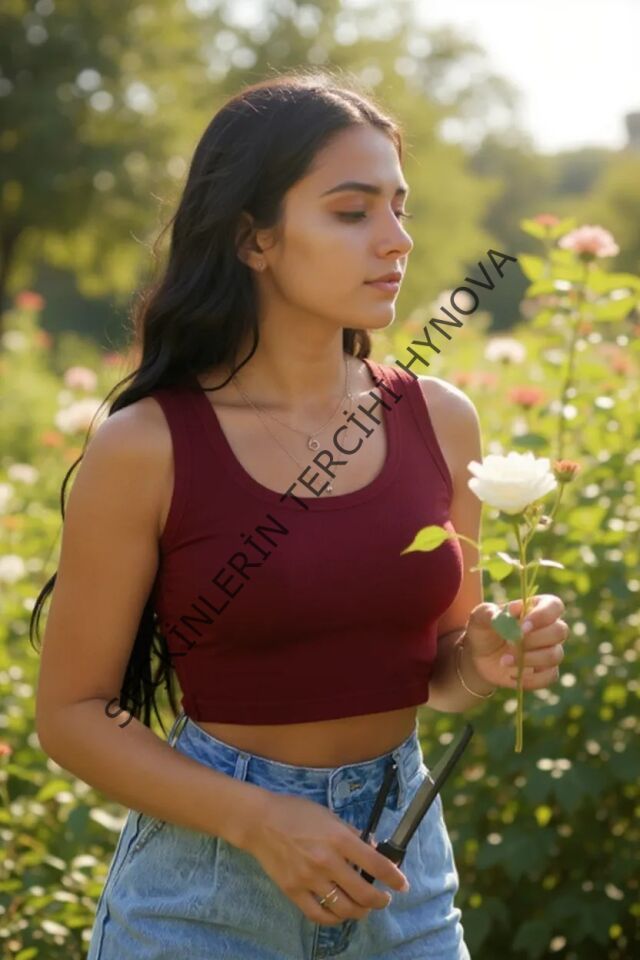 Kadın Bordo Kare Yaka Crop Top Bluz – Şık, Rahat ve Kolay Kombinlenebilir