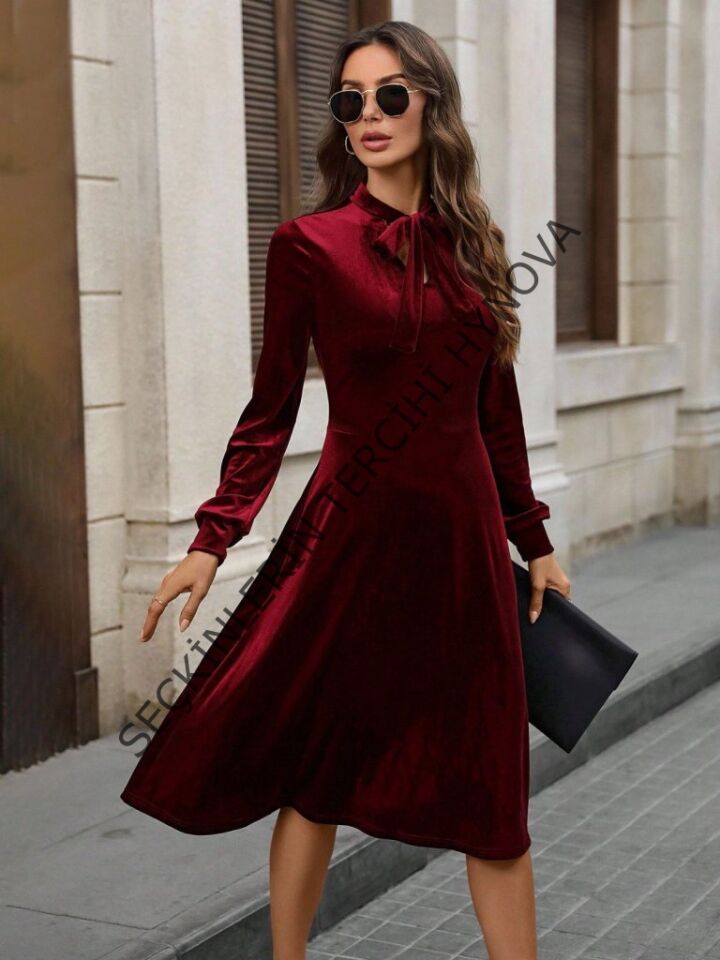 Kadın Uzun Kollu Yakadan Fiyonklu Cepli Midi Kadife Elbise
