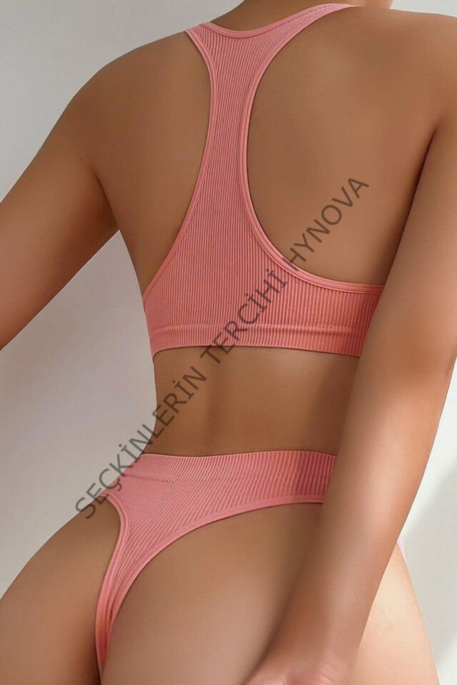 Kadın Somon Desteksiz Seamless Tangalı İç Çamaşır Takımı – Modern, Konforlu ve Günlük Kombinlere Uygun