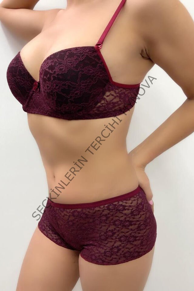 Kadın Bordo Push-Up Şortlu Dantelli Sütyen Takımı – Modern, Konforlu ve Günlük Kombinlere Uygun