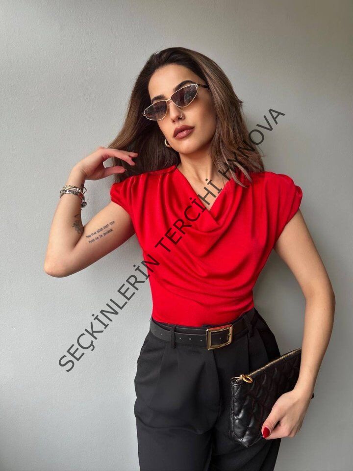 Kadın V Yaka Vatka Detay Kolsuz Dökümlü Bluz