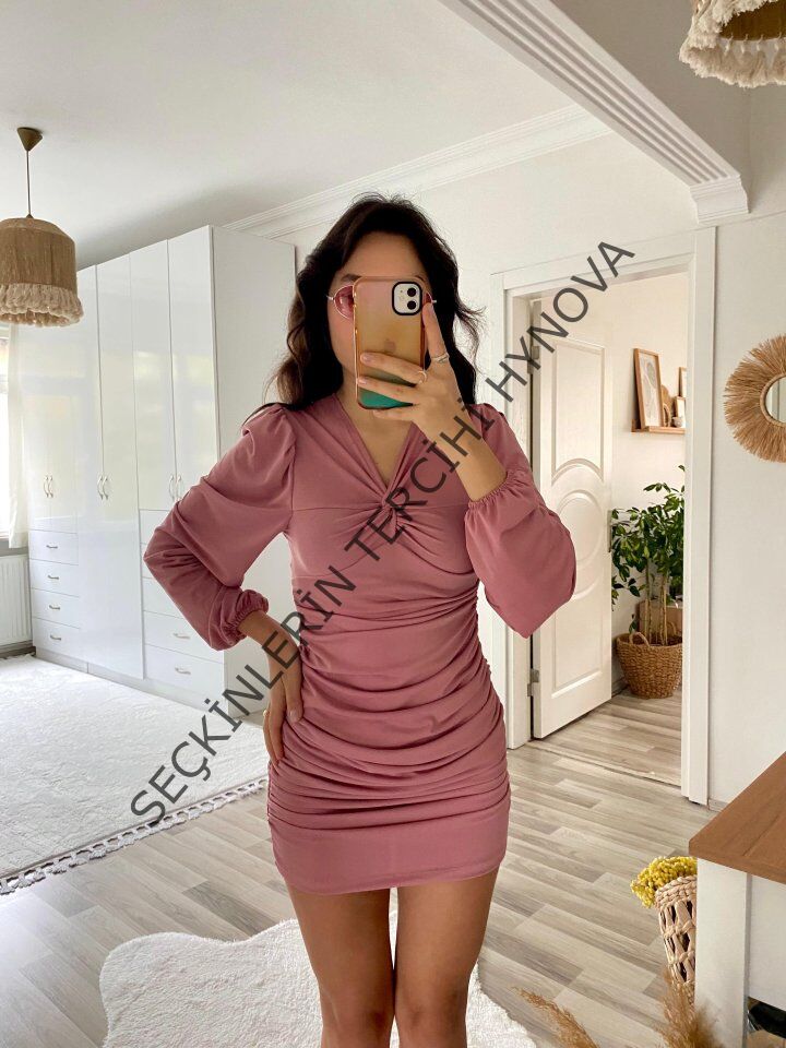 Kadın Uzun Kollu V Yakalı Yanlardan Büzgülü Kısa Sandy Elbise