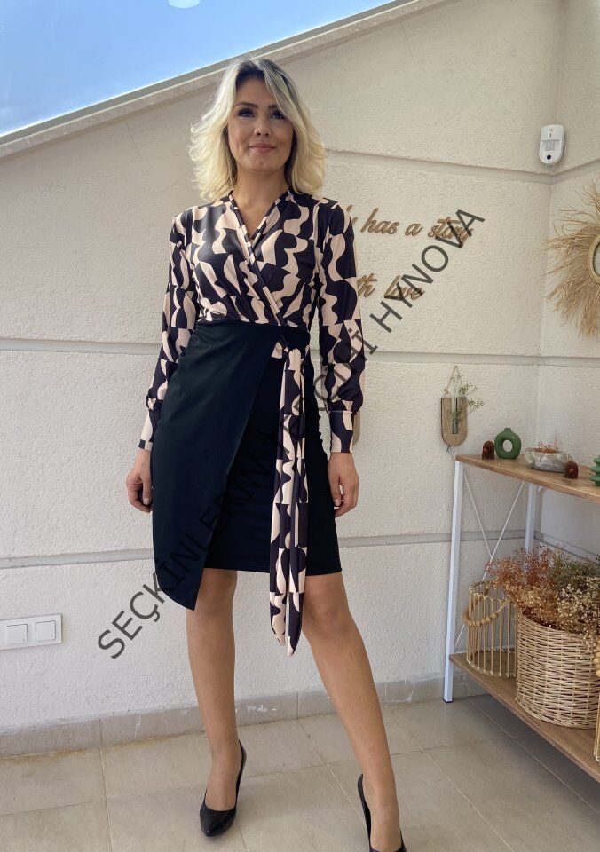 Kadın Uzun Kollu Kruvaze Yaka Dijital Baskılı Fiyonk Detay Dalgıç Kumaş Elbise