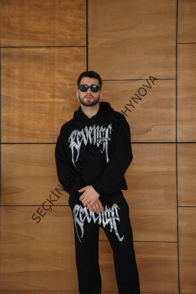 Erkek Premium Taş Baskılı Eşofman Takım Revenge Model (Siyah) Kapüşonlu Üst + Taşlı Baskılı Alt Modern Streetwear Tarzı Oversize Rahat Kalıp 3 Iplik Pamuklu - Siyah