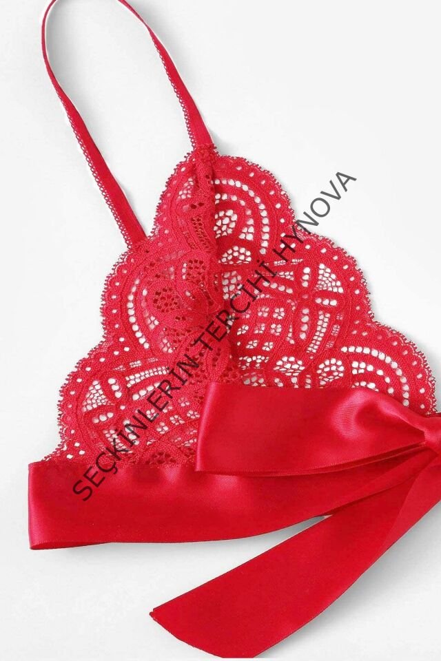 Kadın Kırmızı Kurdelalı Ve Dantelli Sütyen Külot Takımı – Modern, Konforlu ve Günlük Kombinlere Uygun