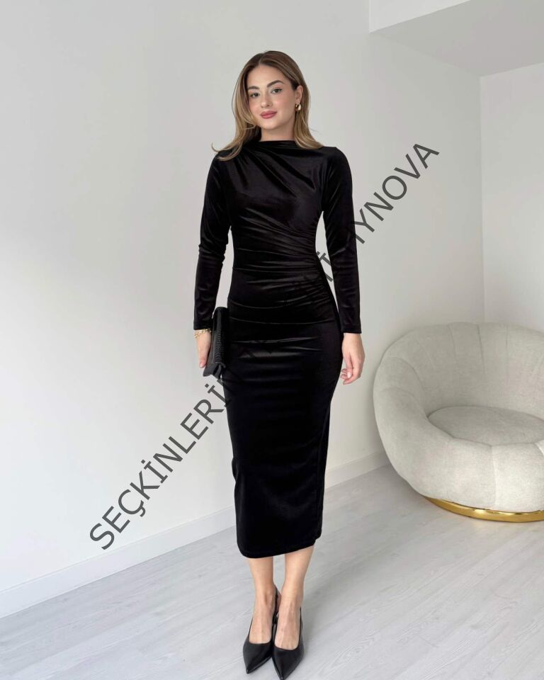 Siyah Uzun Kollu Büzgü Detay Kadife Kumaş Midi Boy Elbise