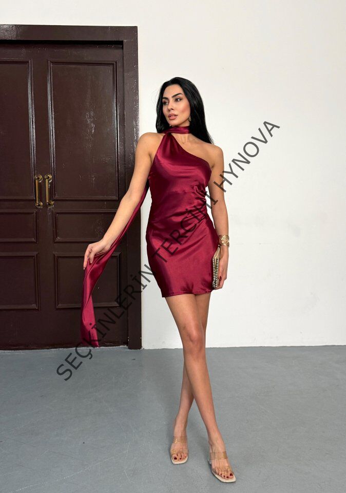 Kadın Omuz Ve Sırt Dekolteli Saten Kumaş Mini Elbise