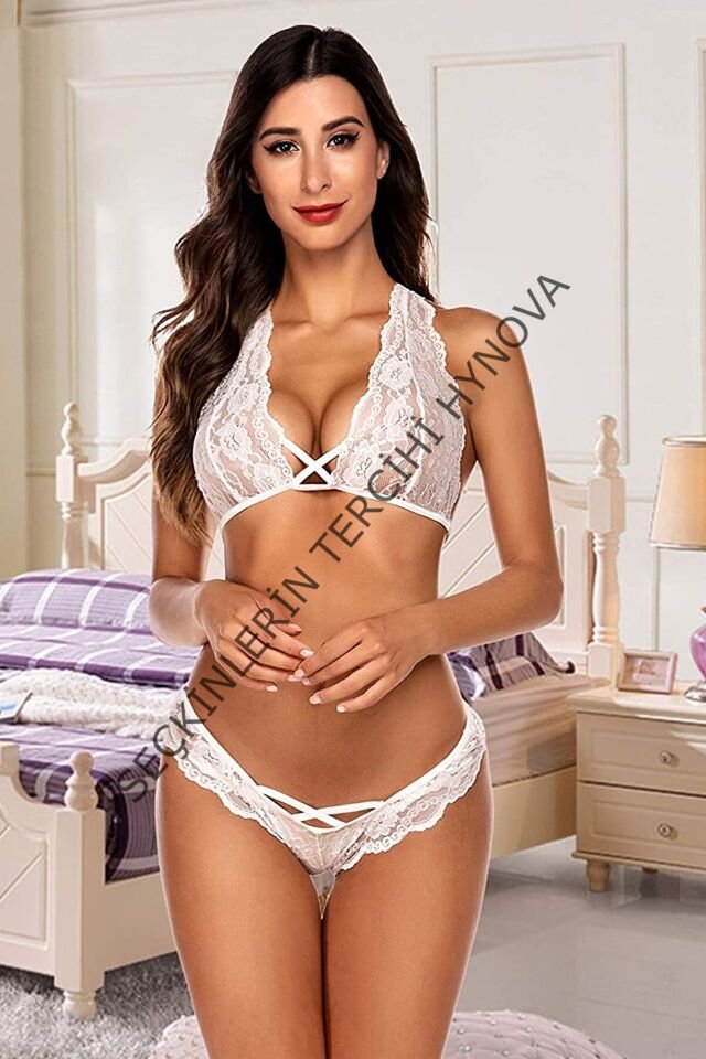 Kadın Beyaz Çarpraz Bağlı Şık Sütyen Külot Takımı – Modern, Konforlu ve Günlük Kombinlere Uygun