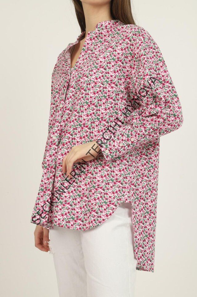 Kırmızı V Yakalı Ve Desenli Gömlek