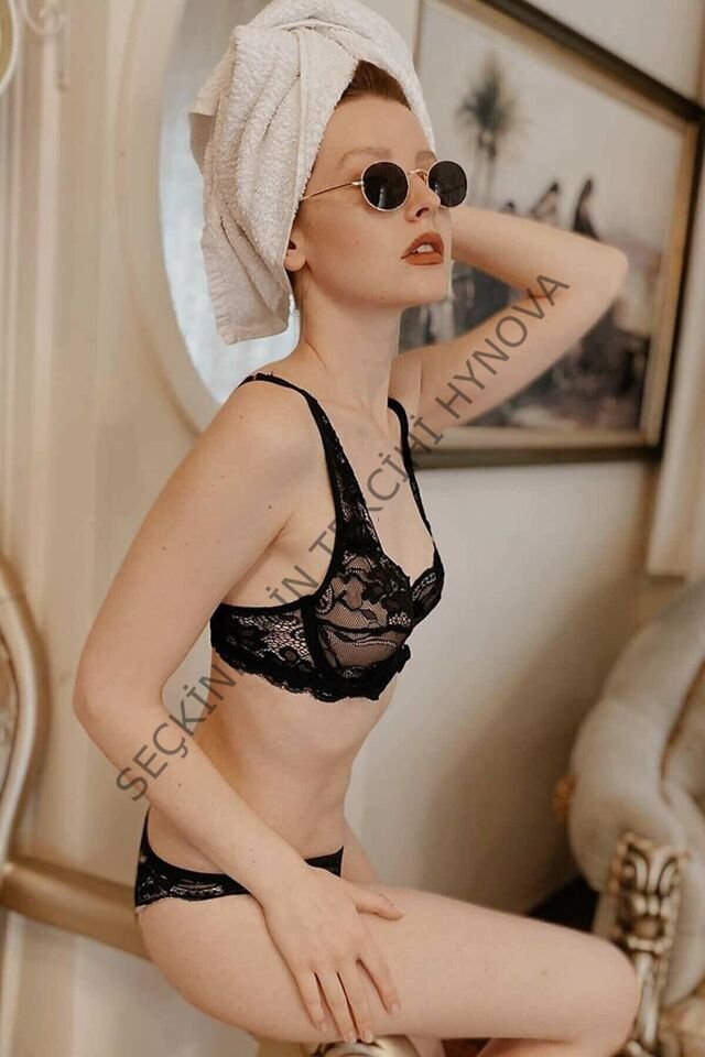 Kadın Siyah Kapsız Şık Sütyen Külot Takımı – Modern, Konforlu ve Günlük Kombinlere Uygun