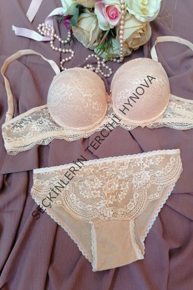 Kadın Somon Rengi Dolgulu Dantel Sütyen Ve Külot Takım – Modern, Konforlu ve Günlük Kombinlere Uygun