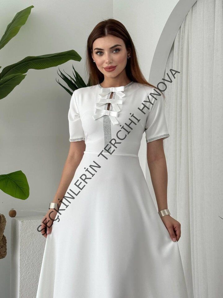 Wera Taşlı Fiyonk Detaylı Elbise