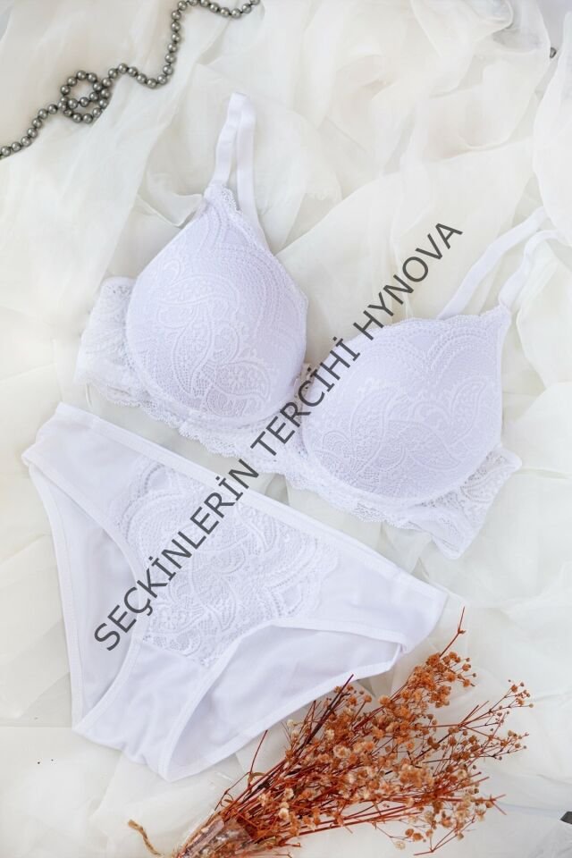 Kadın Beyaz Dolgulu Dantel Sütyen Ve Külot Takım – Modern, Konforlu ve Günlük Kombinlere Uygun