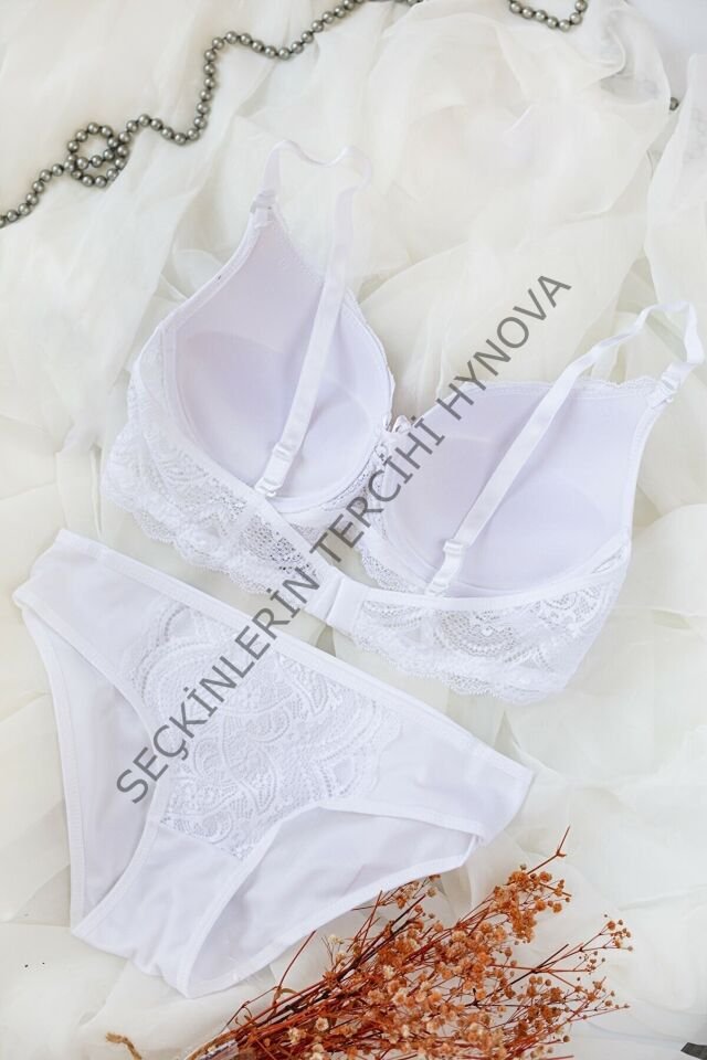 Kadın Beyaz Dolgulu Dantel Sütyen Ve Külot Takım – Modern, Konforlu ve Günlük Kombinlere Uygun