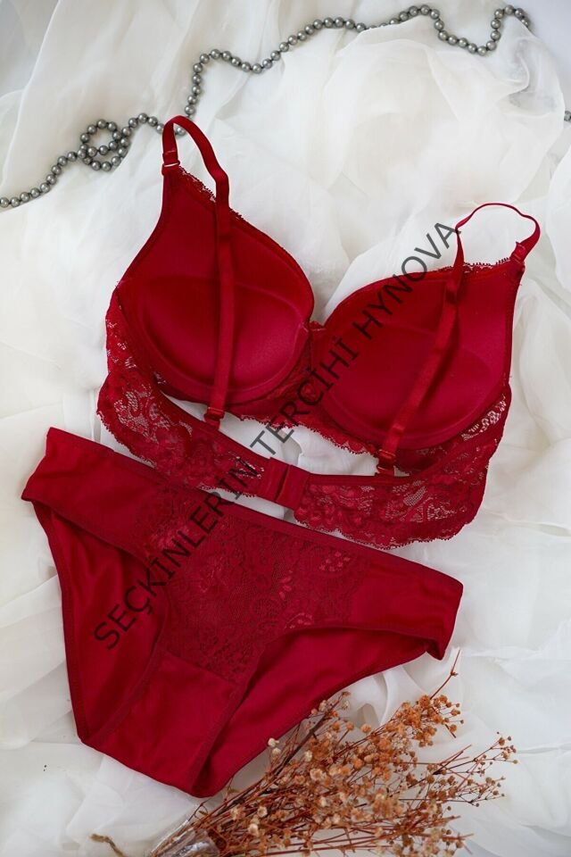 Kadın Kırmızı Dolgulu Dantel Sütyen Ve Külot Takım – Modern, Konforlu ve Günlük Kombinlere Uygun