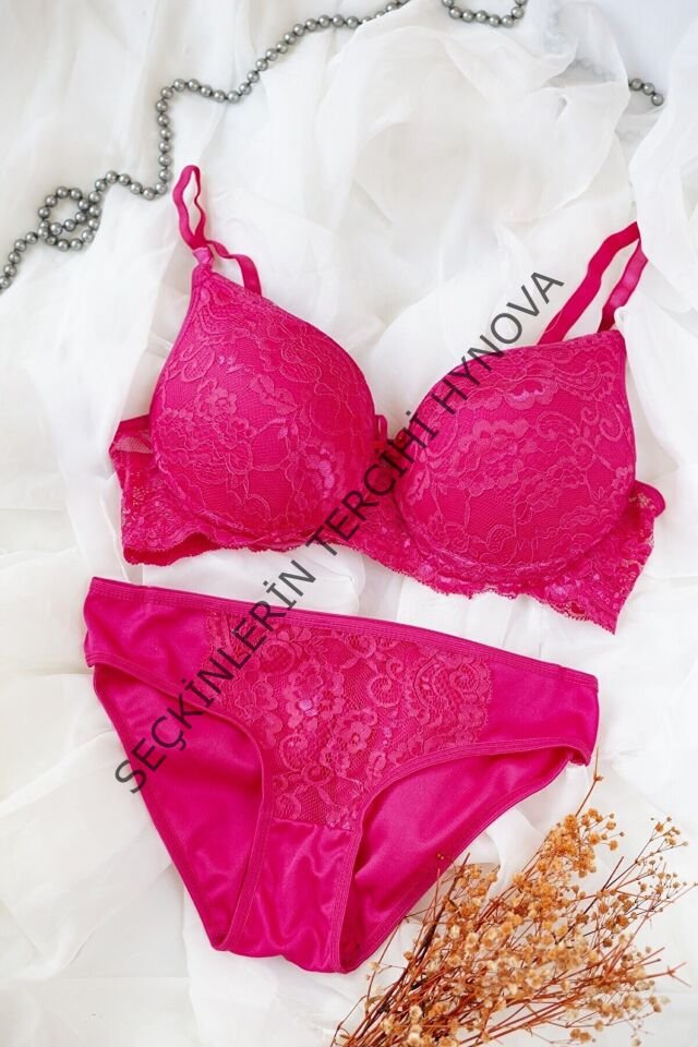 Kadın Fuşya Dolgulu Dantel Sütyen Ve Külot Takım – Modern, Konforlu ve Günlük Kombinlere Uygun