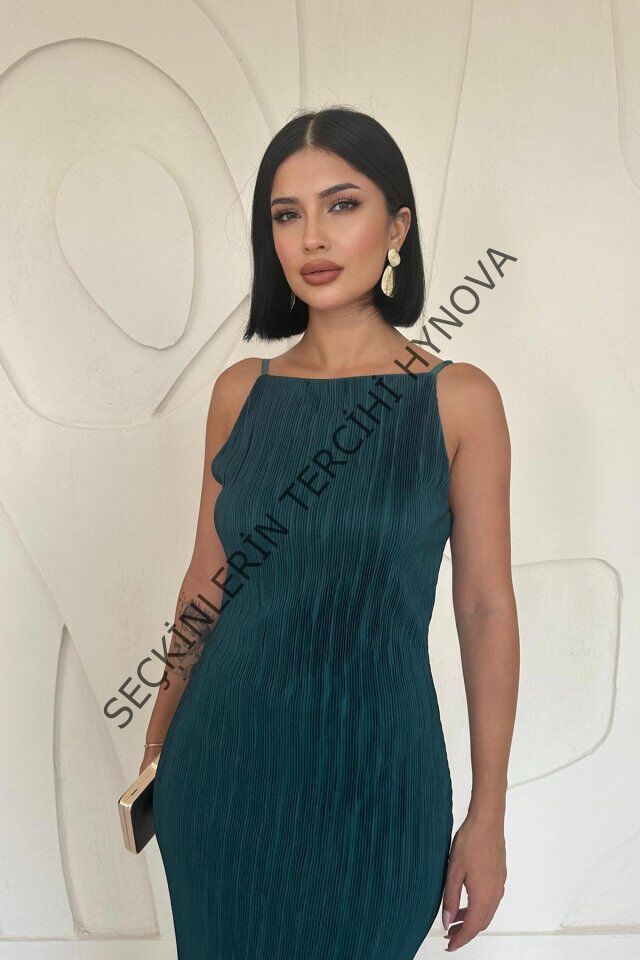 Zümrüt Piliseli Halter Boyun Elbise