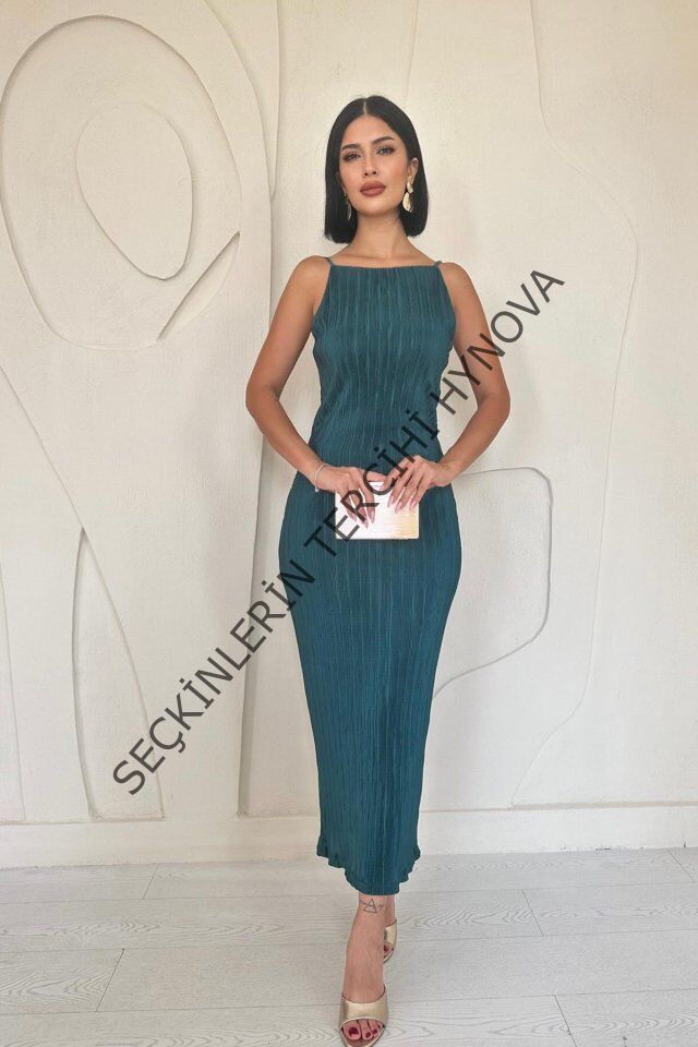 Zümrüt Piliseli Halter Boyun Elbise