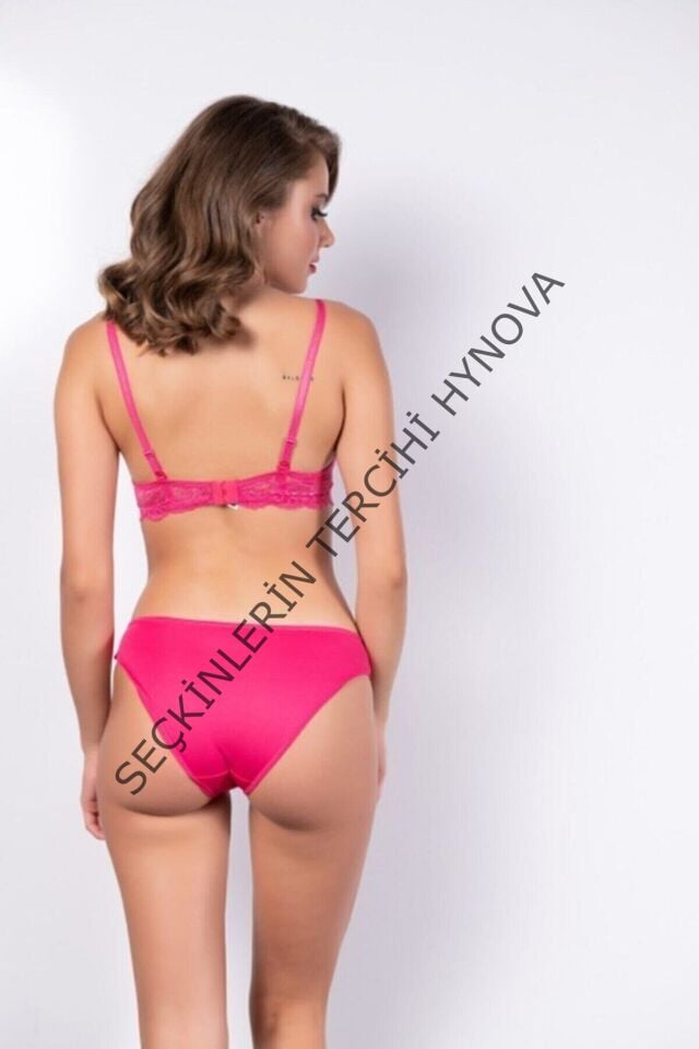 Kadın Fuşya Dantel Detaylı Sütyen Ve Külot Takım – Modern, Konforlu ve Günlük Kombinlere Uygun