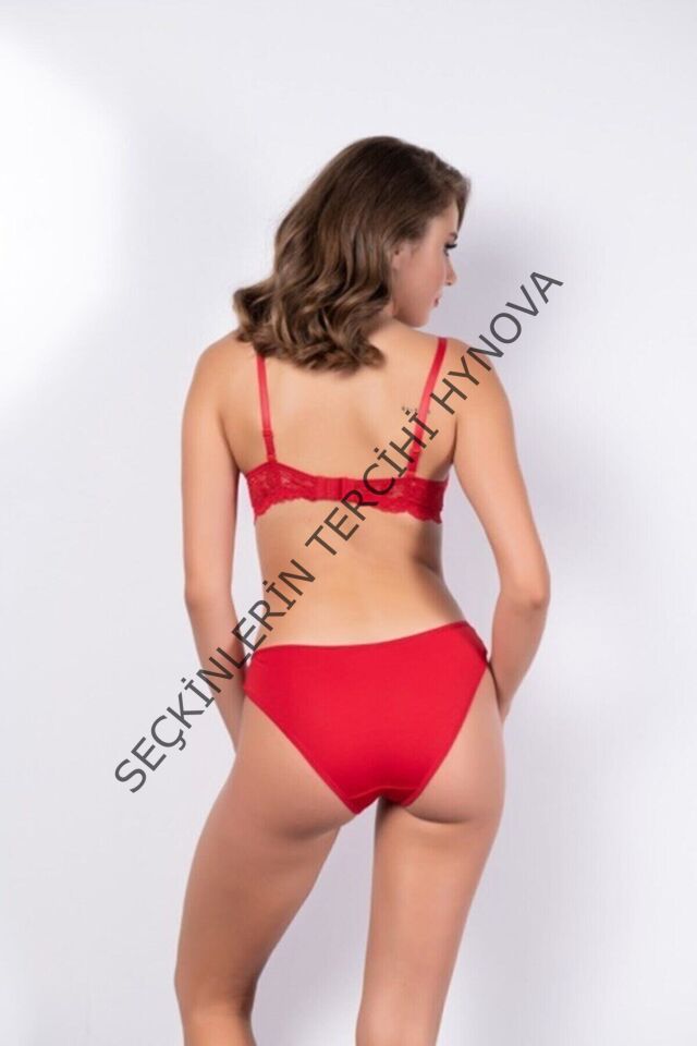 Kadın Kırmızı Dantel Detaylı Sütyen Ve Külot Takım – Modern, Konforlu ve Günlük Kombinlere Uygun