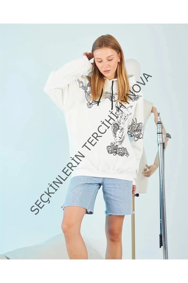 Kapüşonlu Üç İplik Sweatshirt – Beyaz Strong Heykel Baskılı, Rahat Kalıp, Kanguru Cepli Modern Tasarım