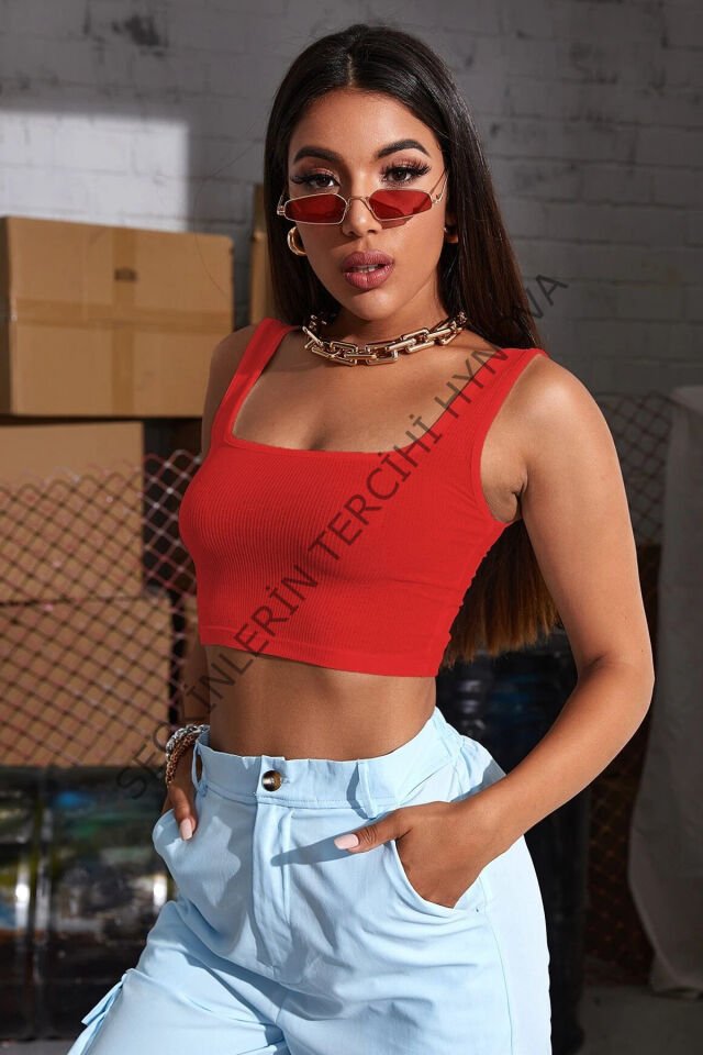 Kadın Kırmızı Kalın Askılı Crop Top Büstiyer – Modern ve Şık Tasarım