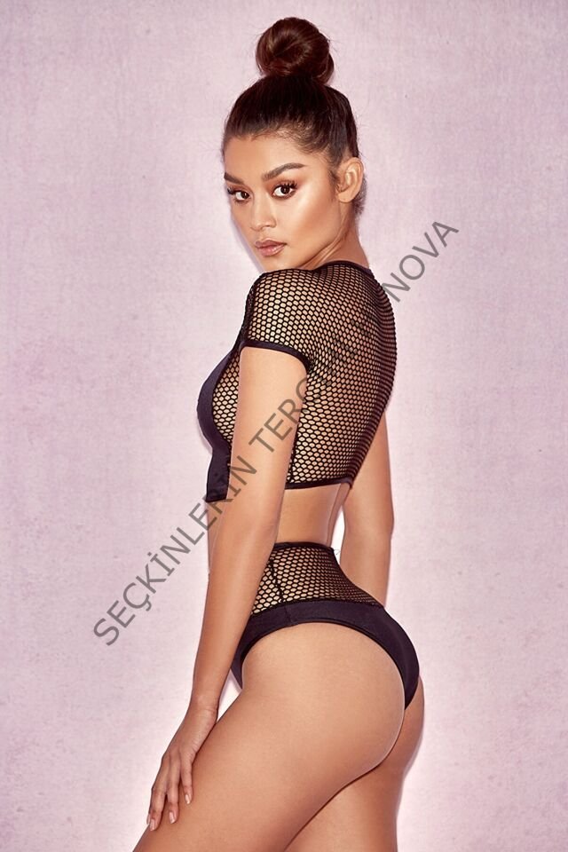 Kadın Siyah Fileli Kısa Kollu Iç Çamaşır Takımı – Modern, Konforlu ve Günlük Kombinlere Uygun