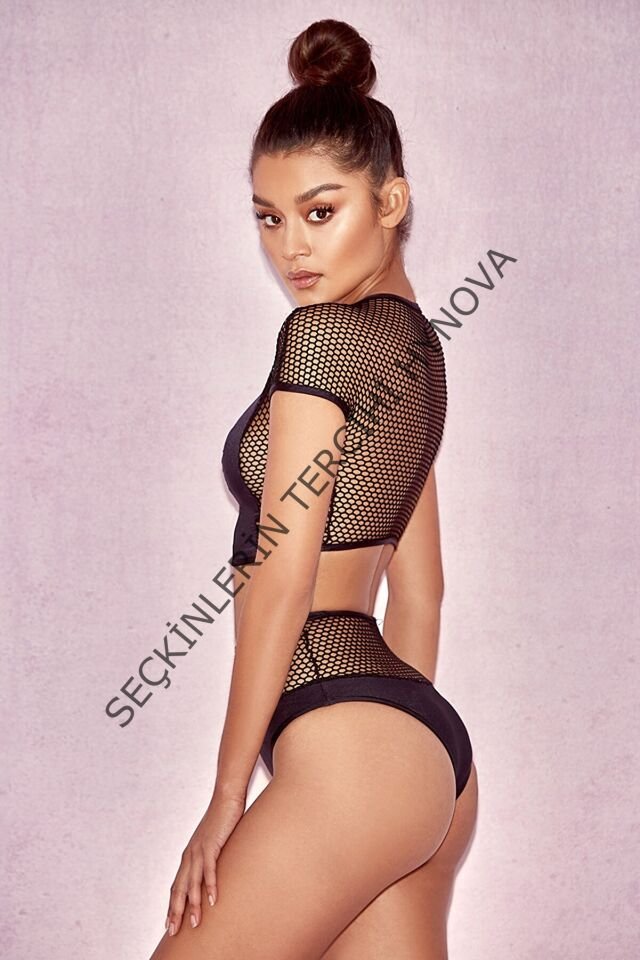 Kadın Siyah Fileli Kısa Kollu Iç Çamaşır Takımı – Modern, Konforlu ve Günlük Kombinlere Uygun