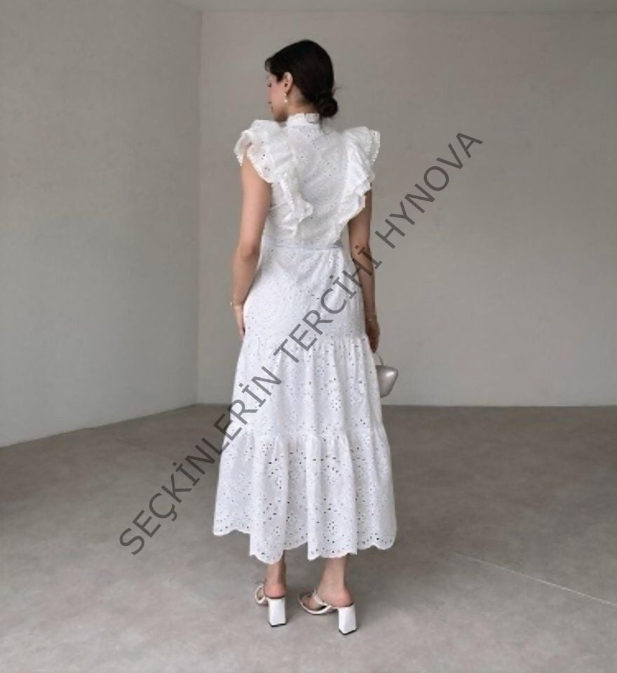 Beyaz Fırfırlı Düğmeli Elbise