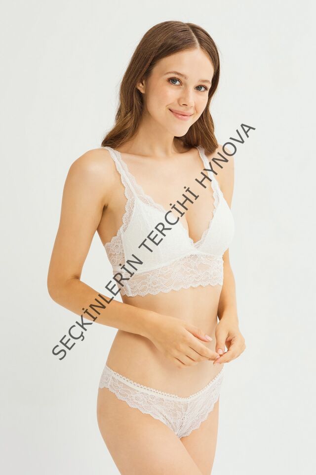 Kadın Beyaz Dantelli Büstiyer Sütyen Külot Takımı – Modern, Konforlu ve Günlük Kombinlere Uygun