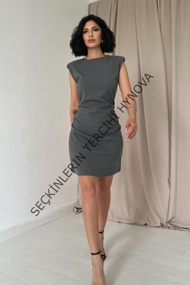 Gri Yanı Büzgülü Sıfır Kol Elbise