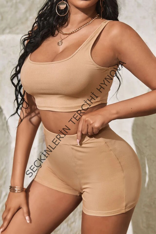 Kadın Krem Rengi Şortlu Crop Top Gecelik Takım – Modern, Konforlu ve Günlük Kombinlere Uygun