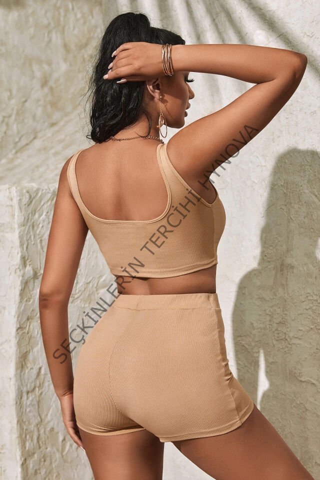 Kadın Krem Rengi Şortlu Crop Top Gecelik Takım – Modern, Konforlu ve Günlük Kombinlere Uygun