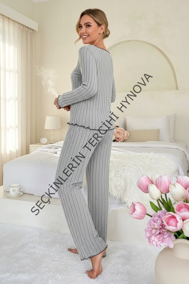 Kadın Gri Çizgili Uzun Kollu Fiyonk Detaylı Pijama Takımı Rahat Mevsimlik