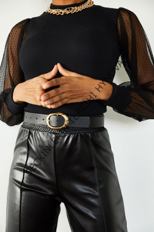 Kadın Siyah Kolu Tül Detaylı Yarım Balıkçı Kaşkorse Bluz