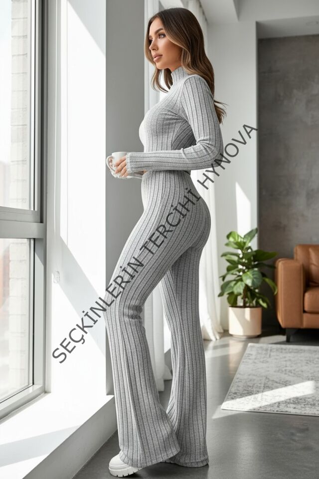 Kadın Gri Çizgili Boğazlı Crop Top ve Yüksek Bel Pantolon Takım