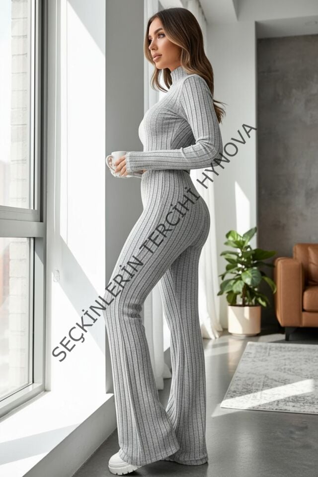 Kadın Gri Çizgili Boğazlı Crop Top ve Yüksek Bel Pantolon Takım