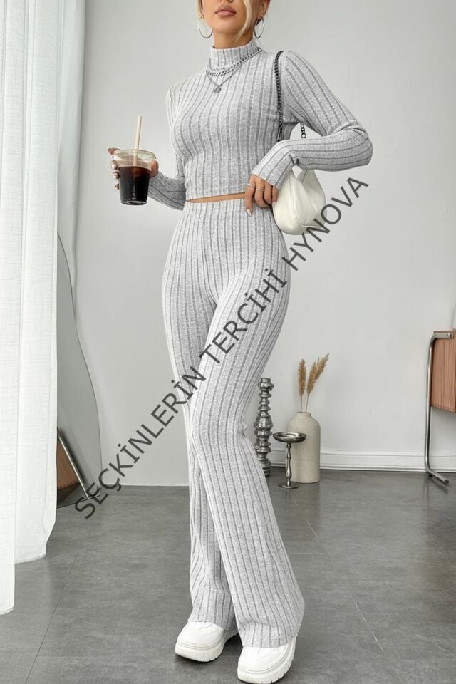 Kadın Gri Çizgili Boğazlı Crop Top ve Yüksek Bel Pantolon Takım