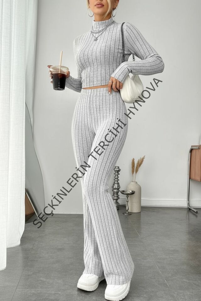 Kadın Gri Çizgili Boğazlı Crop Top ve Yüksek Bel Pantolon Takım