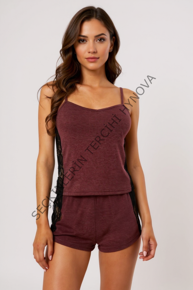 Kadın Bordo Dantelli Şortlu Gecelik Takım – Modern, Konforlu ve Günlük Kombinlere Uygun