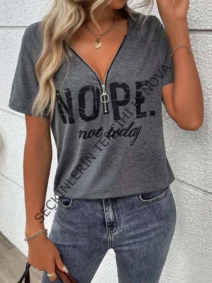 Kadın Kısa Kollu önden Fermuarlı Yazı Baskılı Viskon Bluz