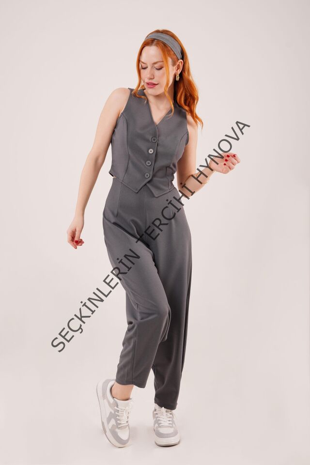 Önü Düğmeli Gri Yelek