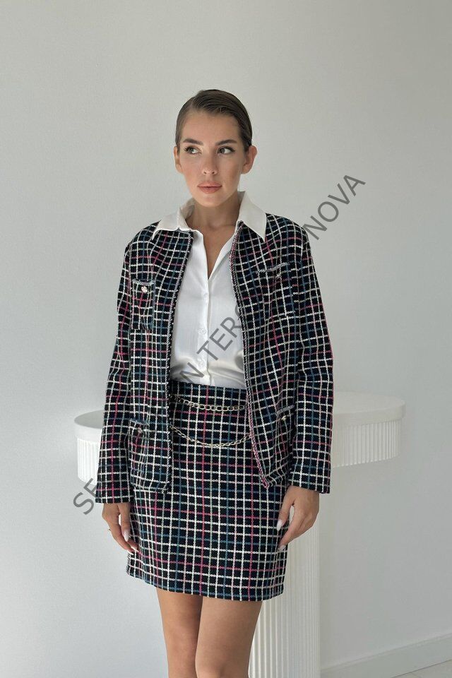 Siyah Önü Açık Ceket Ve Eteği Zincirli Takım